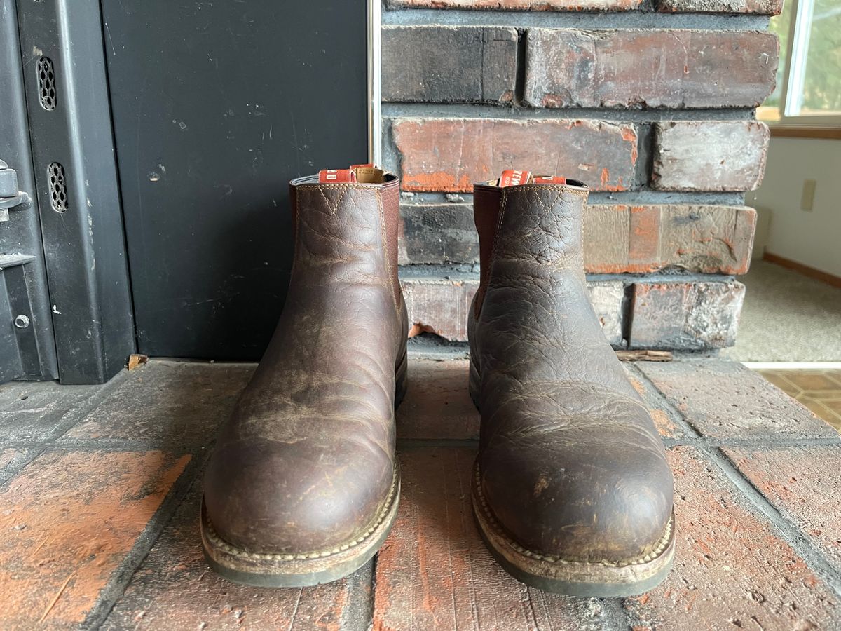 Photo by questrel on March 4, 2026 of the Drew's Boots Chelsea in Bison.