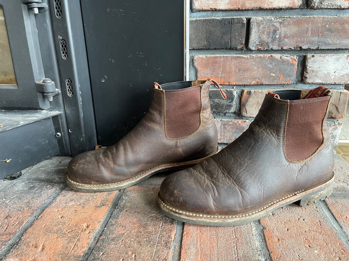 Photo by questrel on March 4, 2026 of the Drew's Boots Chelsea in Bison.