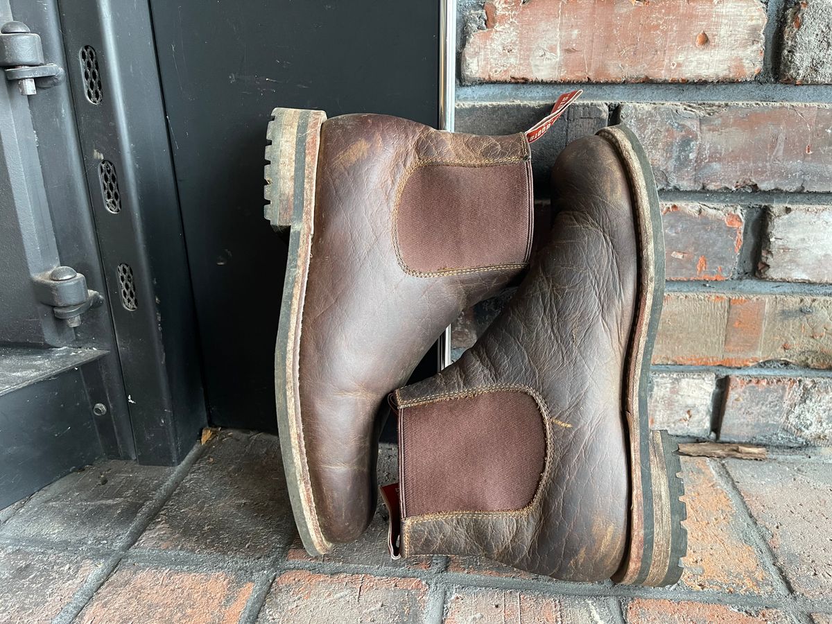 Photo by questrel on March 4, 2026 of the Drew's Boots Chelsea in Bison.