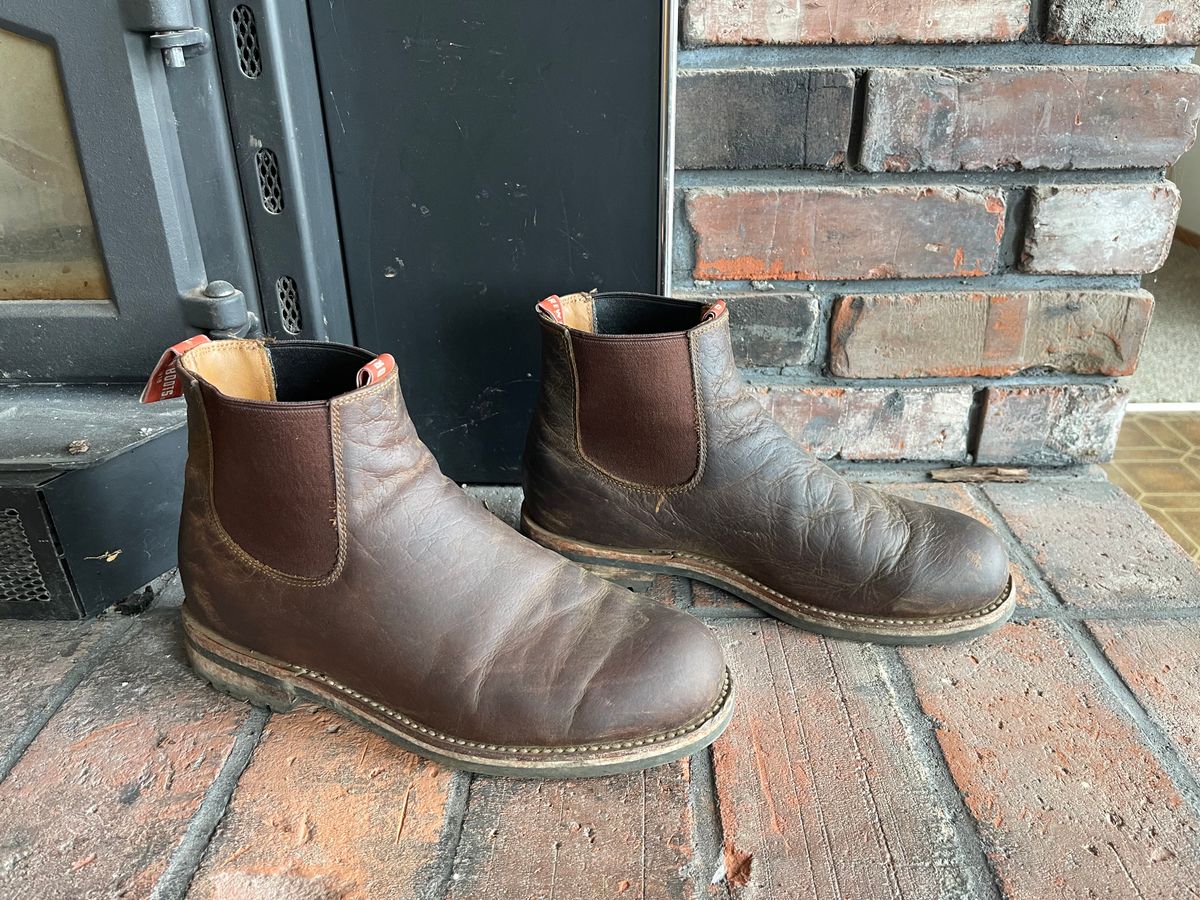 Photo by questrel on March 4, 2026 of the Drew's Boots Chelsea in Bison.