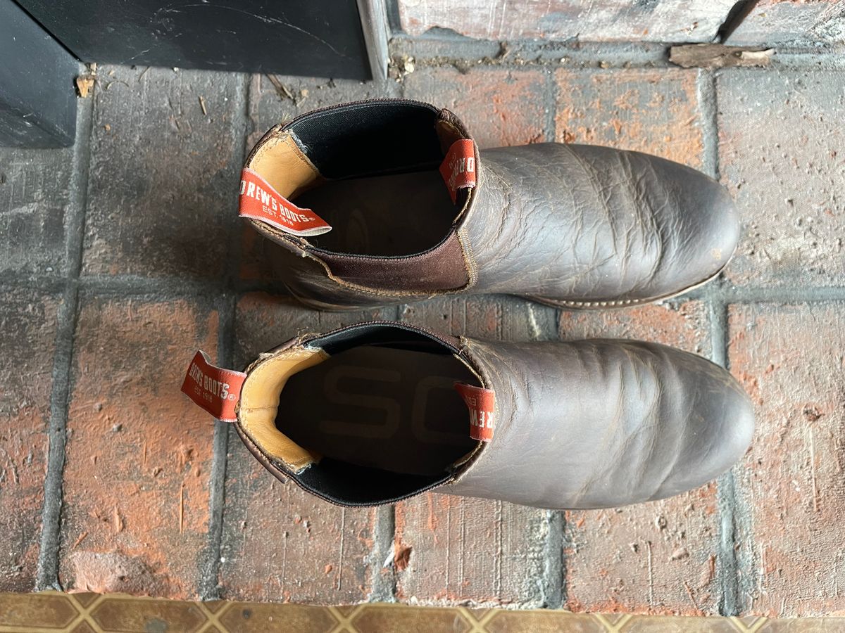 Photo by questrel on March 4, 2026 of the Drew's Boots Chelsea in Bison.