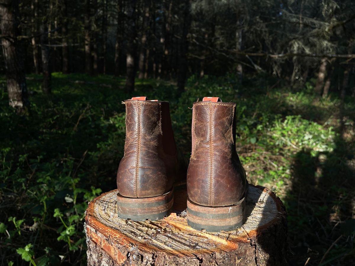 Photo by questrel on April 5, 2026 of the Drew's Boots Chelsea in Bison.