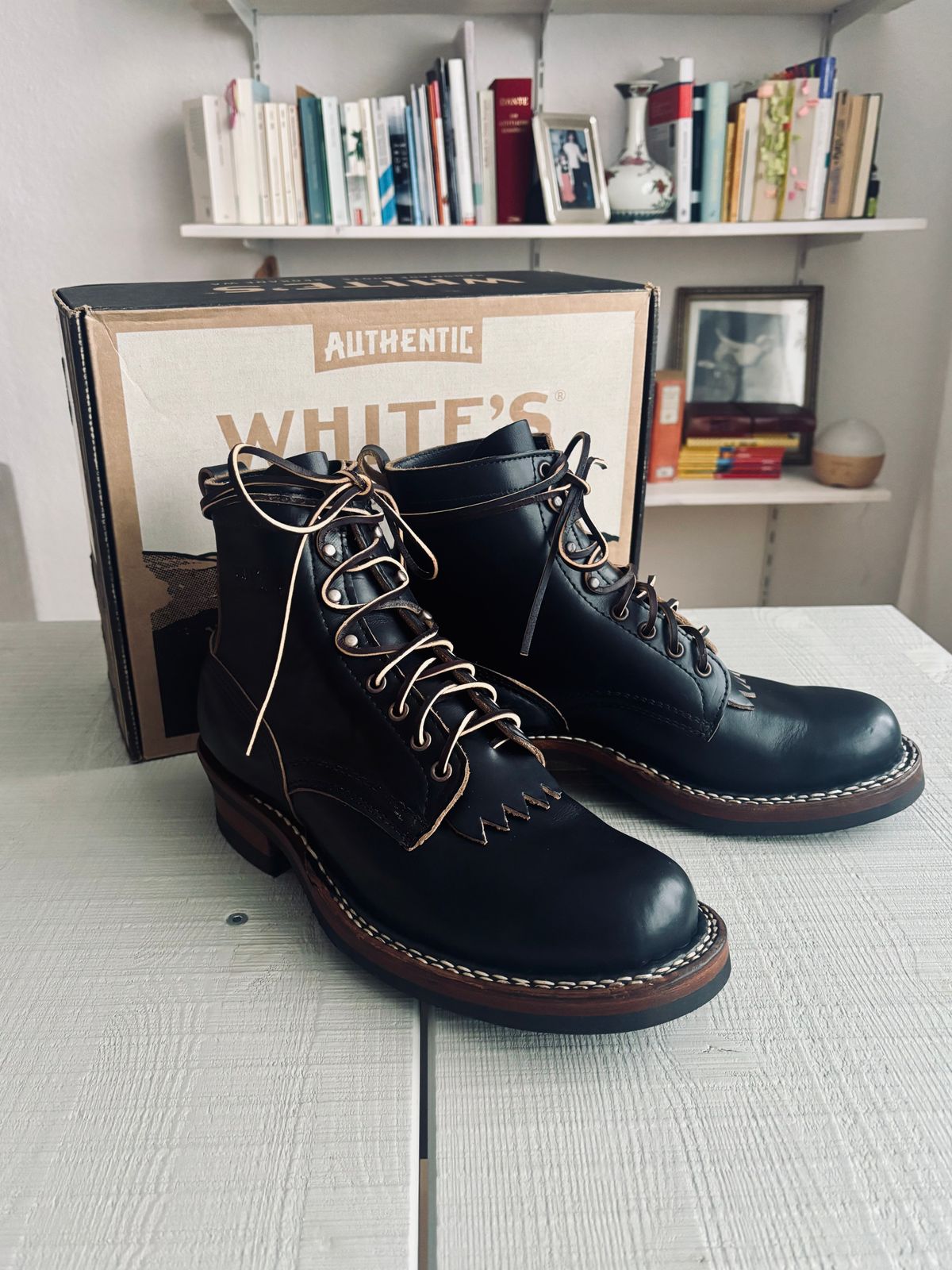 Photo by Highwayman on April 12, 2025 of the White's 350 Cruiser in Horween Black Chromexcel.