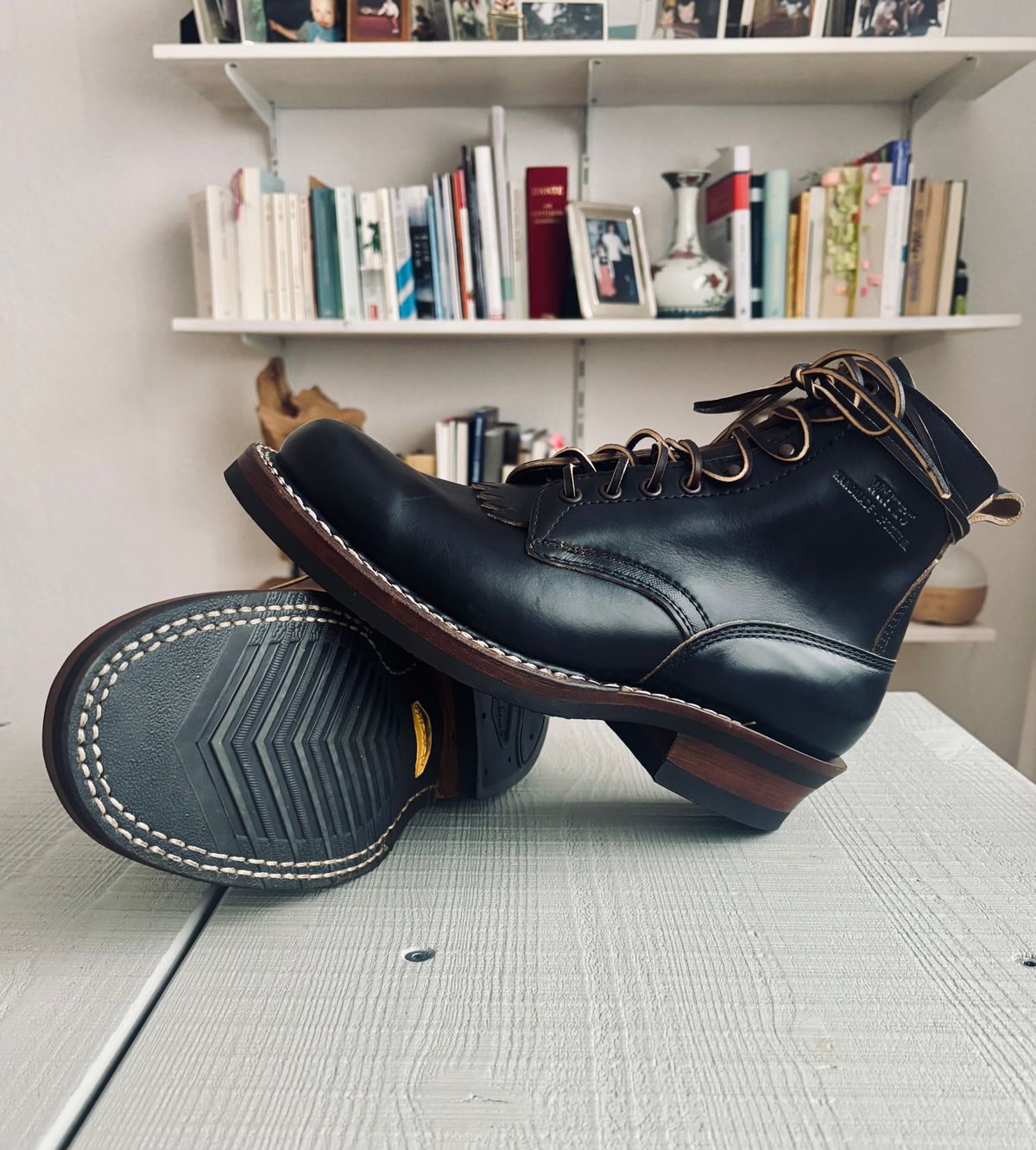 Photo by Highwayman on April 12, 2025 of the White's 350 Cruiser in Horween Black Chromexcel.
