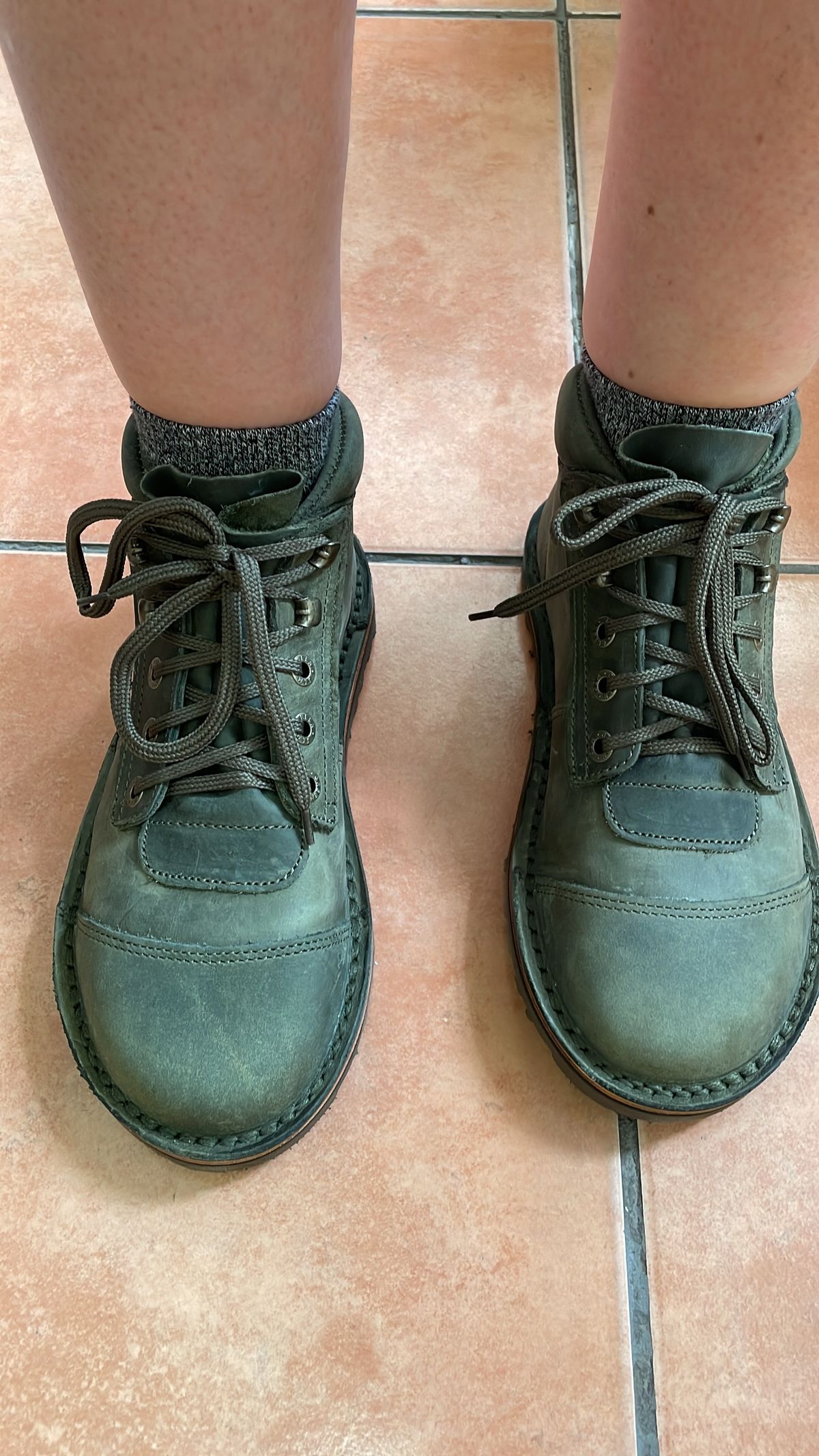 Photo by mia on December 23, 2024 of the Jim Green African Ranger Barefoot Boot in Jim Green Houston Green.