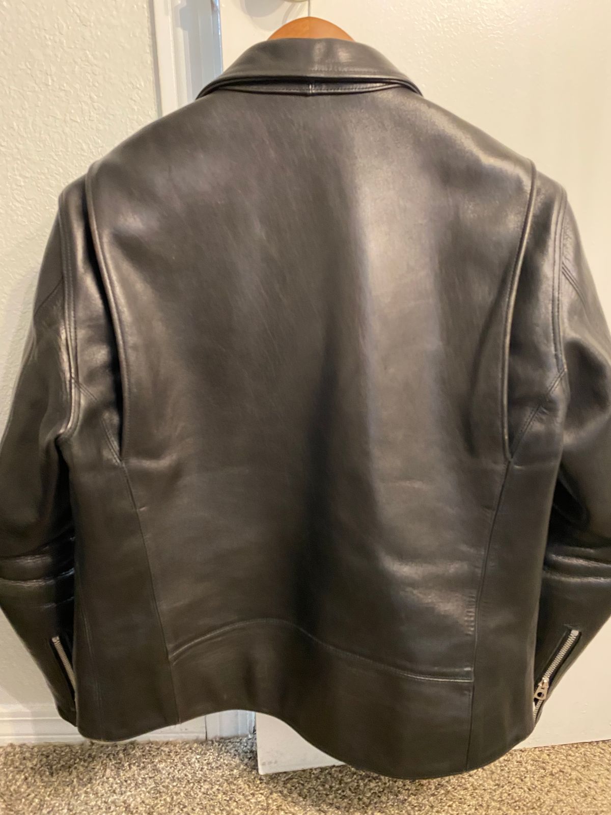 Photo by rwarren99 on February 1, 2025 of the Fine Creek Leathers Eric in Shinki Black Teacore Horsebutt.