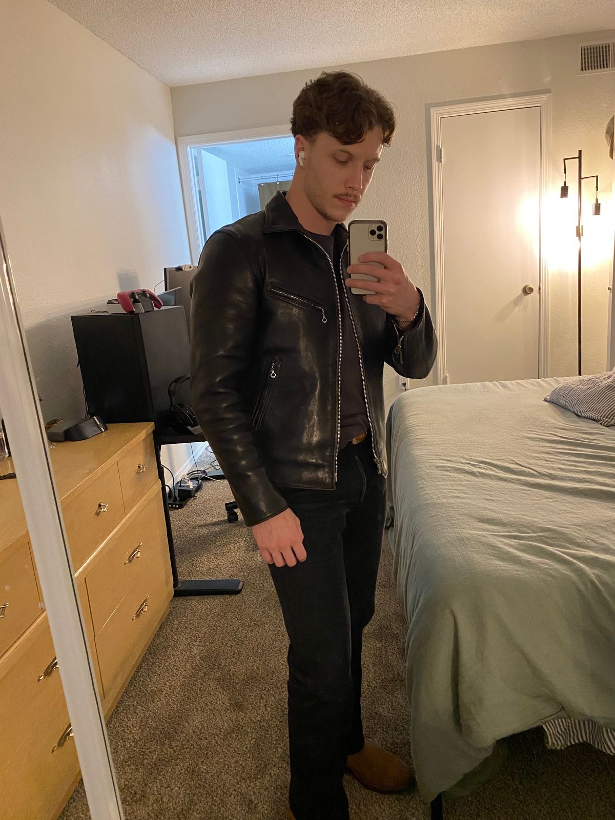 Photo by rwarren99 on February 1, 2025 of the Fine Creek Leathers Eric in Shinki Black Teacore Horsebutt.