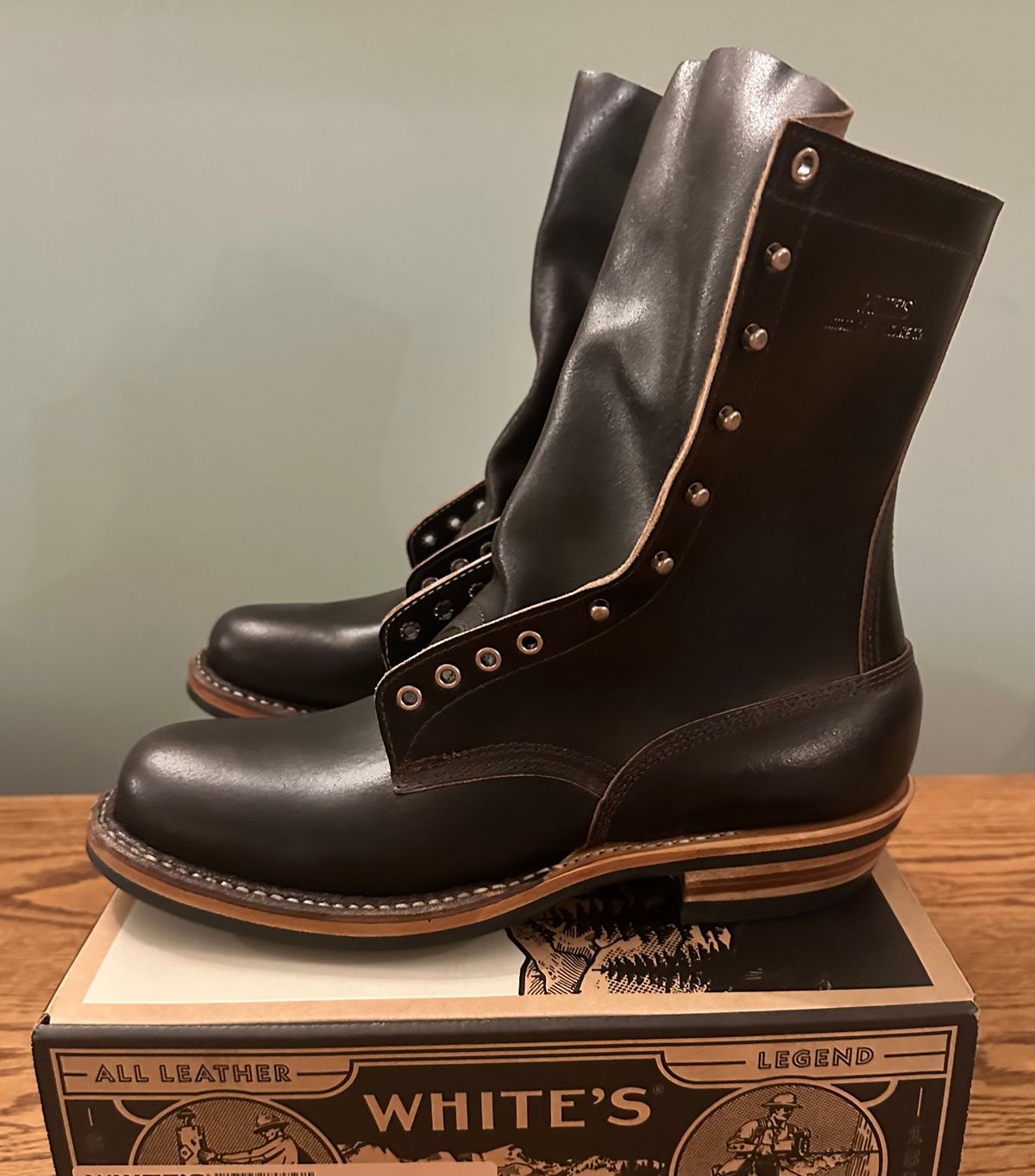 Photo by nikljam on March 12, 2026 of the White's Smokejumper in Horween Dark Brown Waxed Flesh.