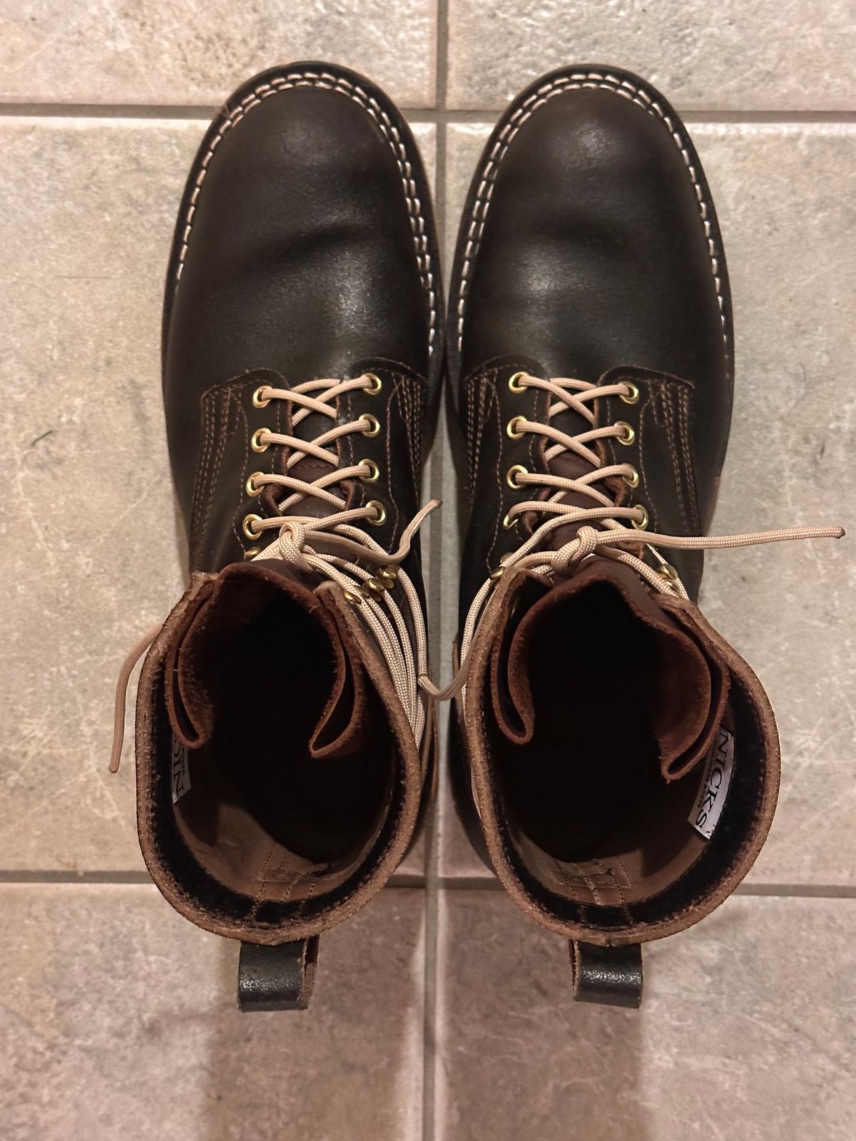 Photo by nikljam on November 14, 2025 of the Nicks Traveler in Horween Dark Brown Waxed Flesh.