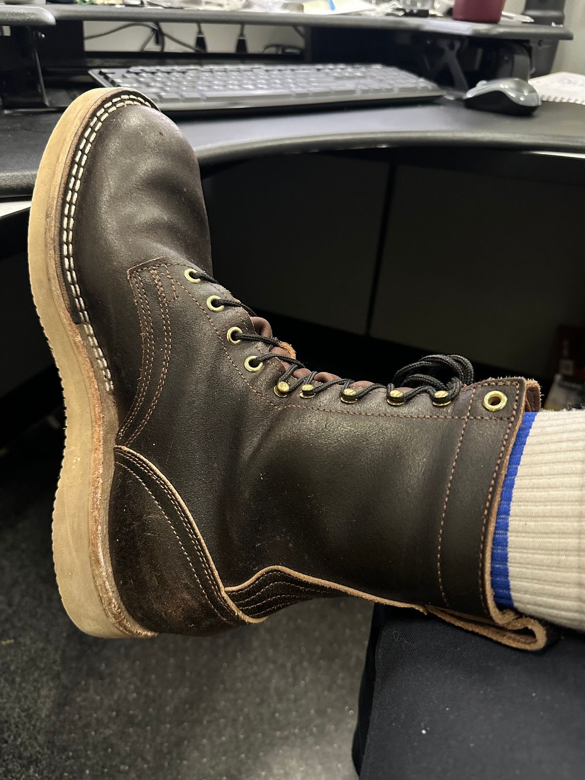 Photo by nikljam on January 12, 2026 of the Nicks Traveler in Horween Dark Brown Waxed Flesh.