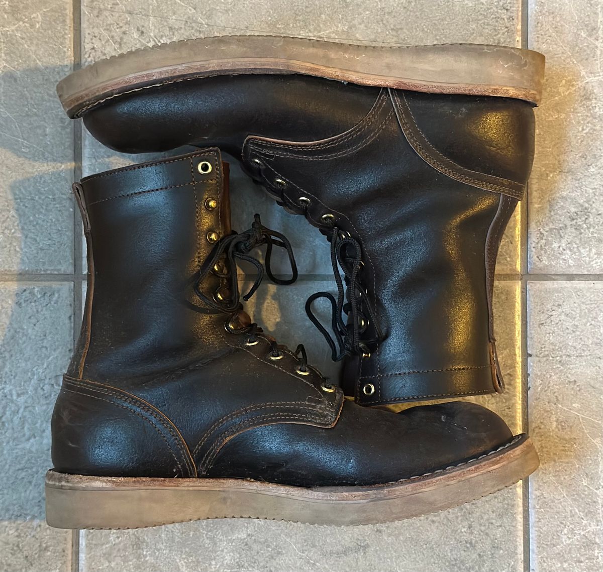 Photo by nikljam on February 8, 2026 of the Nicks Traveler in Horween Dark Brown Waxed Flesh.