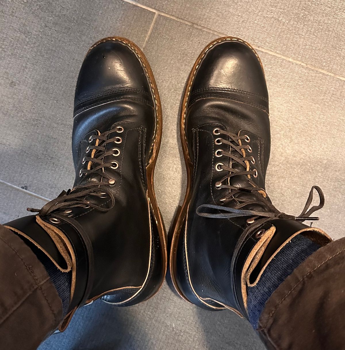 Photo by nikljam on November 18, 2025 of the White's Bounty Hunter in Horween Black Chromexcel.