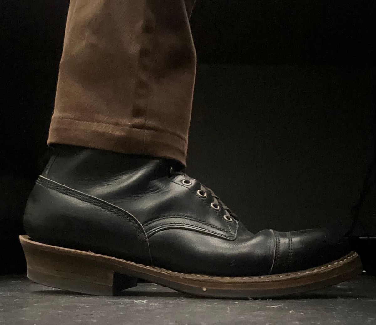 Photo by nikljam on December 3, 2025 of the White's Bounty Hunter in Horween Black Chromexcel.