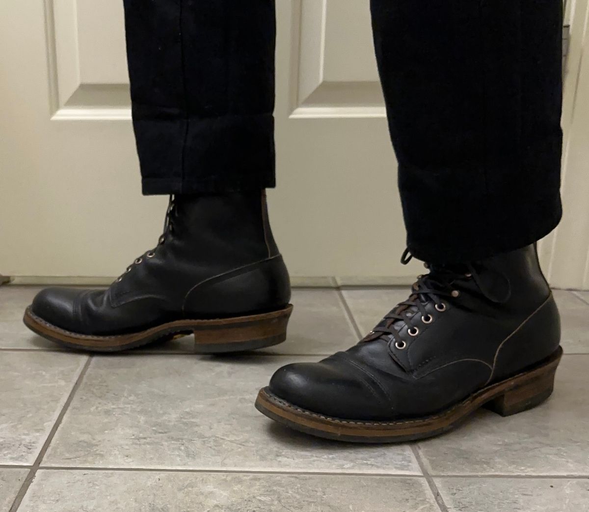Photo by nikljam on December 24, 2025 of the White's Bounty Hunter in Horween Black Chromexcel.