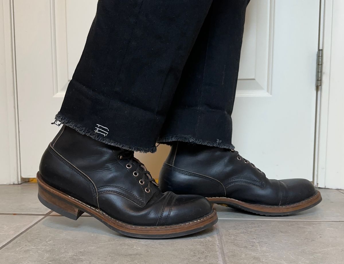 Photo by nikljam on December 25, 2025 of the White's Bounty Hunter in Horween Black Chromexcel.