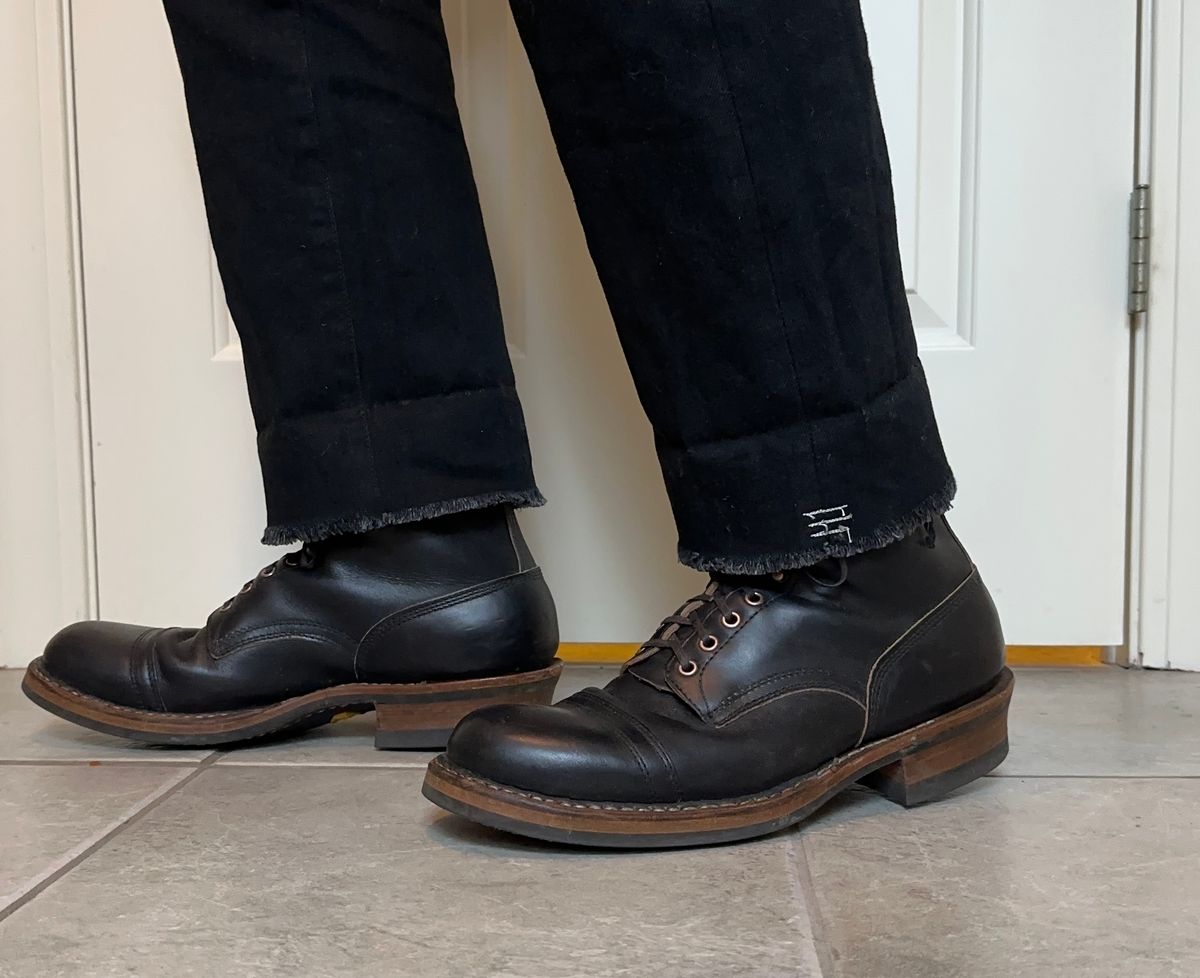 Photo by nikljam on December 25, 2025 of the White's Bounty Hunter in Horween Black Chromexcel.