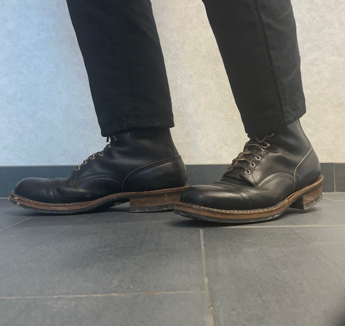 Photo by nikljam on January 13, 2026 of the White's Bounty Hunter in Horween Black Chromexcel.