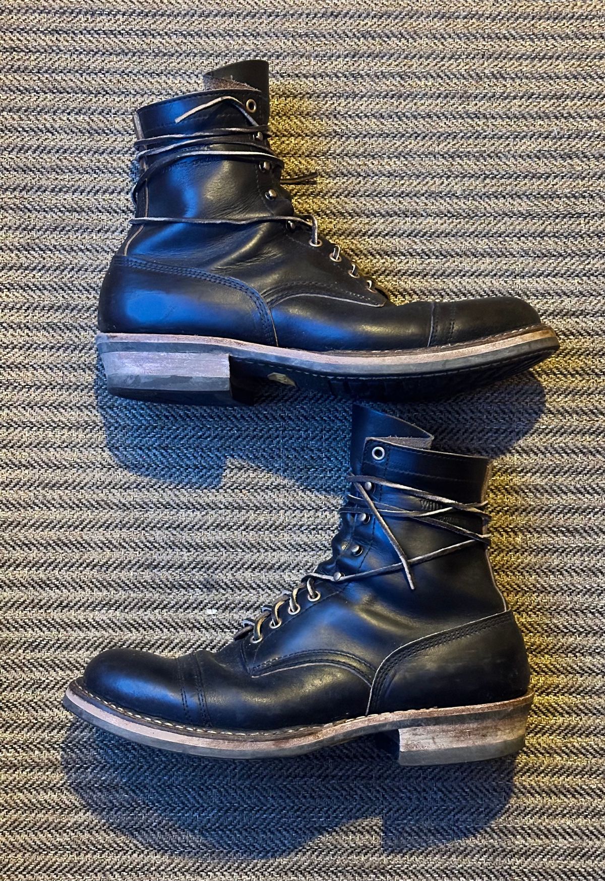 Photo by nikljam on February 24, 2026 of the White's Bounty Hunter in Horween Black Chromexcel.