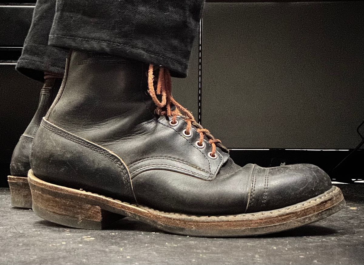 Photo by nikljam on May 1, 2026 of the White's Bounty Hunter in Horween Black Chromexcel.
