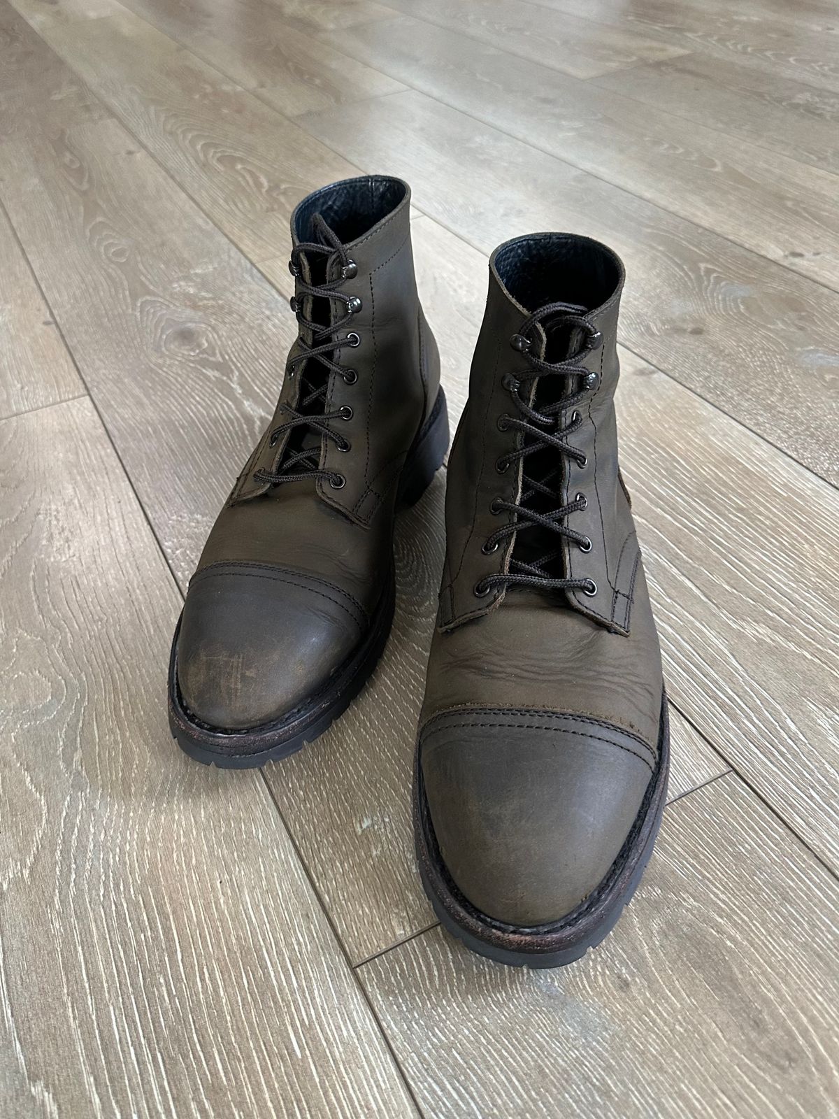 Photo by JB on February 17, 2024 of the Thursday Captain in Dark Olive Matte.