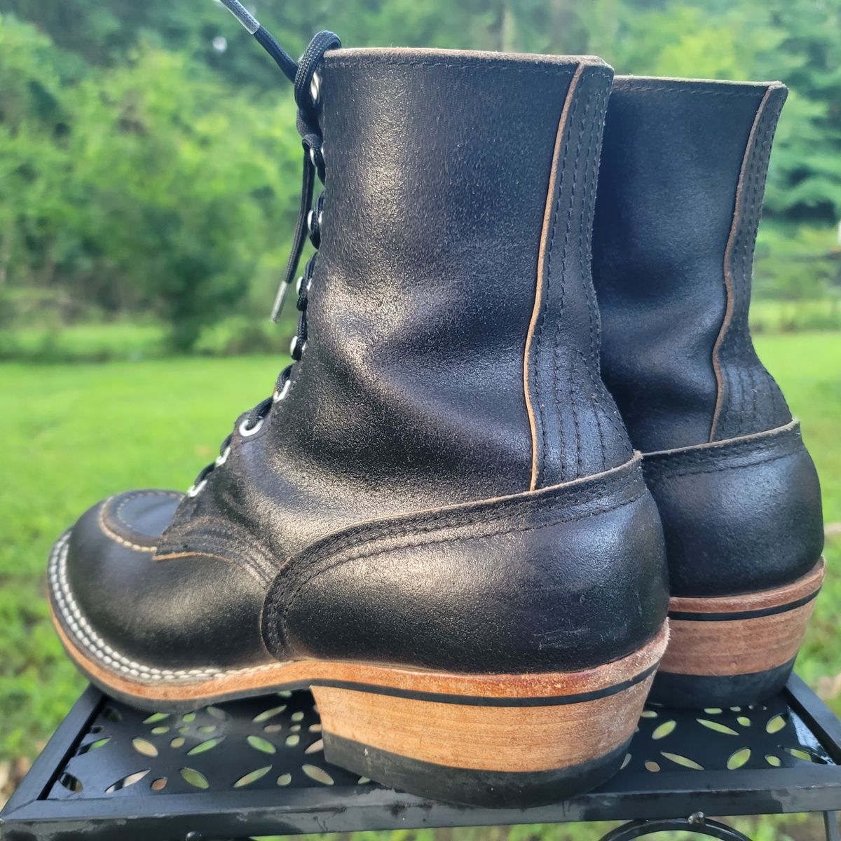 Photo by coffee_radar222 on June 14, 2025 of the Nicks MTO in Horween Black Waxed Flesh.