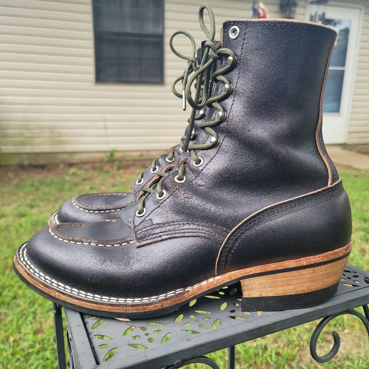 Photo by coffee_radar222 on July 12, 2025 of the Nicks MTO in Horween Black Waxed Flesh.