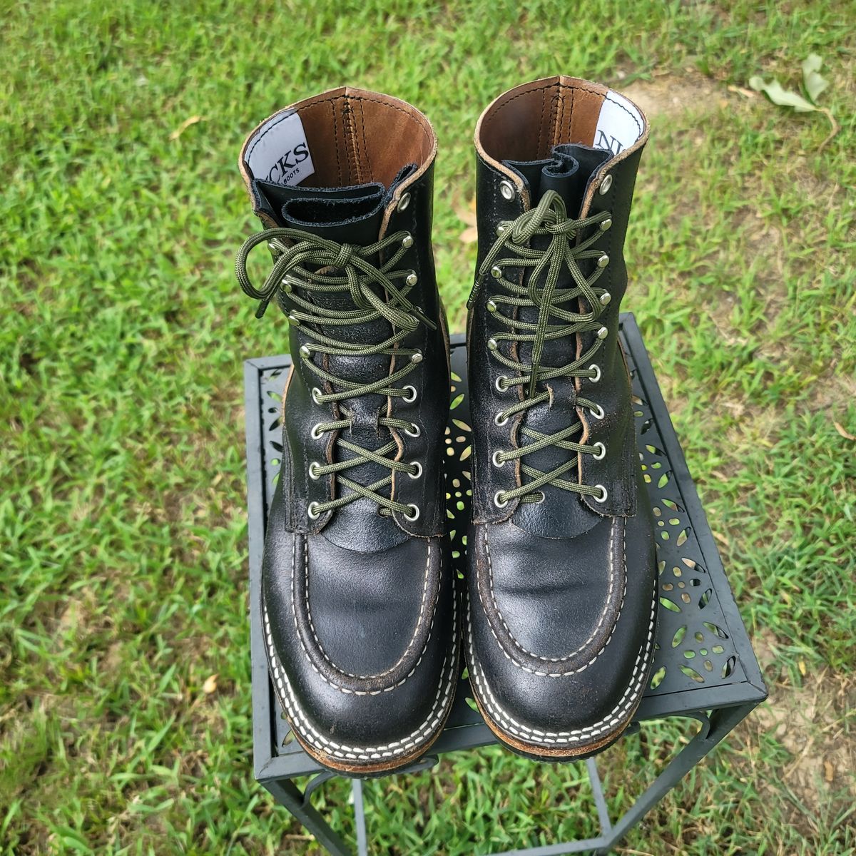 Photo by coffee_radar222 on July 12, 2025 of the Nicks MTO in Horween Black Waxed Flesh.