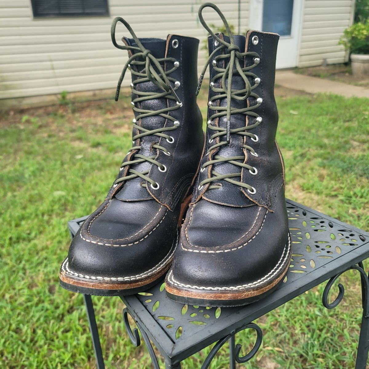 Photo by coffee_radar222 on July 12, 2025 of the Nicks MTO in Horween Black Waxed Flesh.