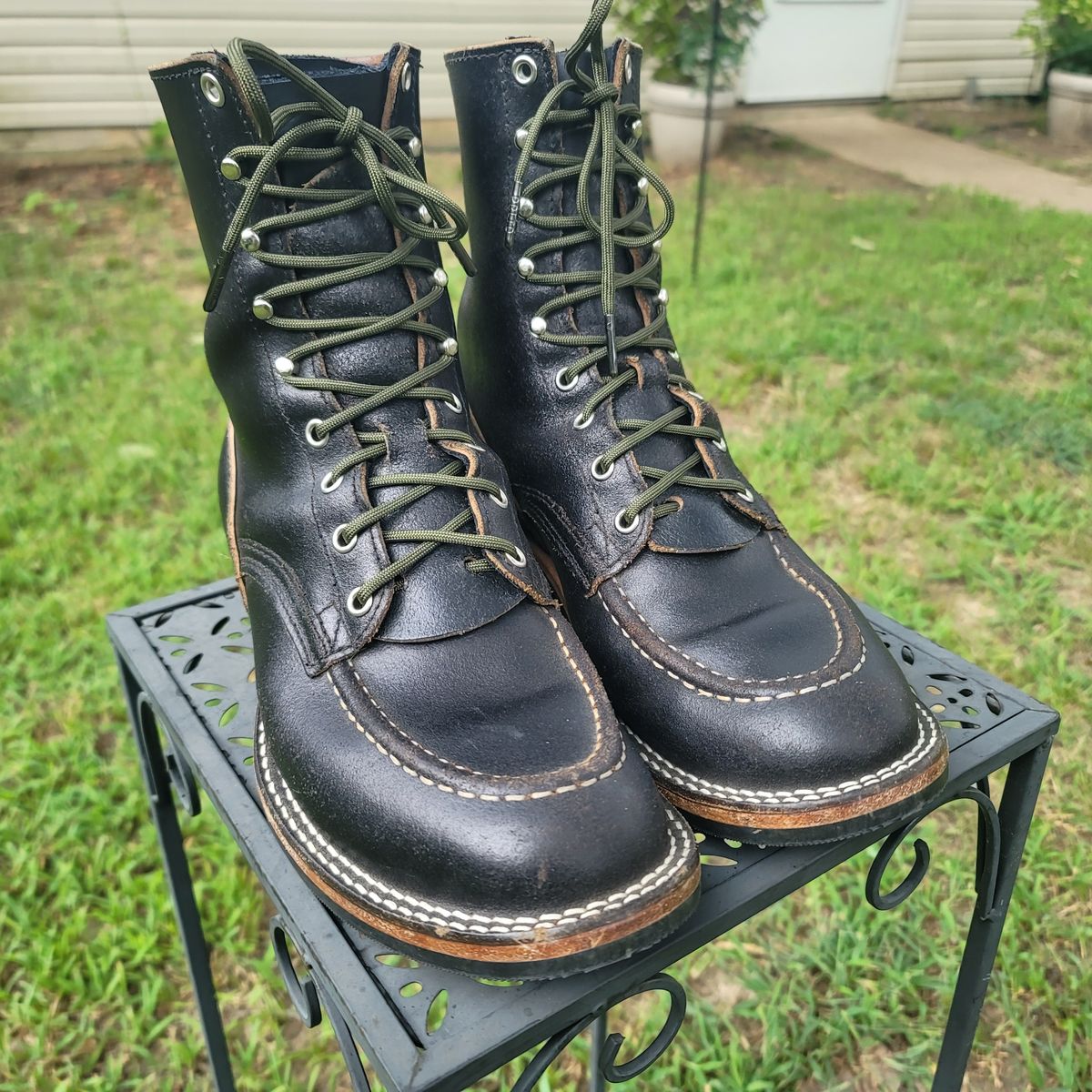 Photo by coffee_radar222 on July 12, 2025 of the Nicks MTO in Horween Black Waxed Flesh.