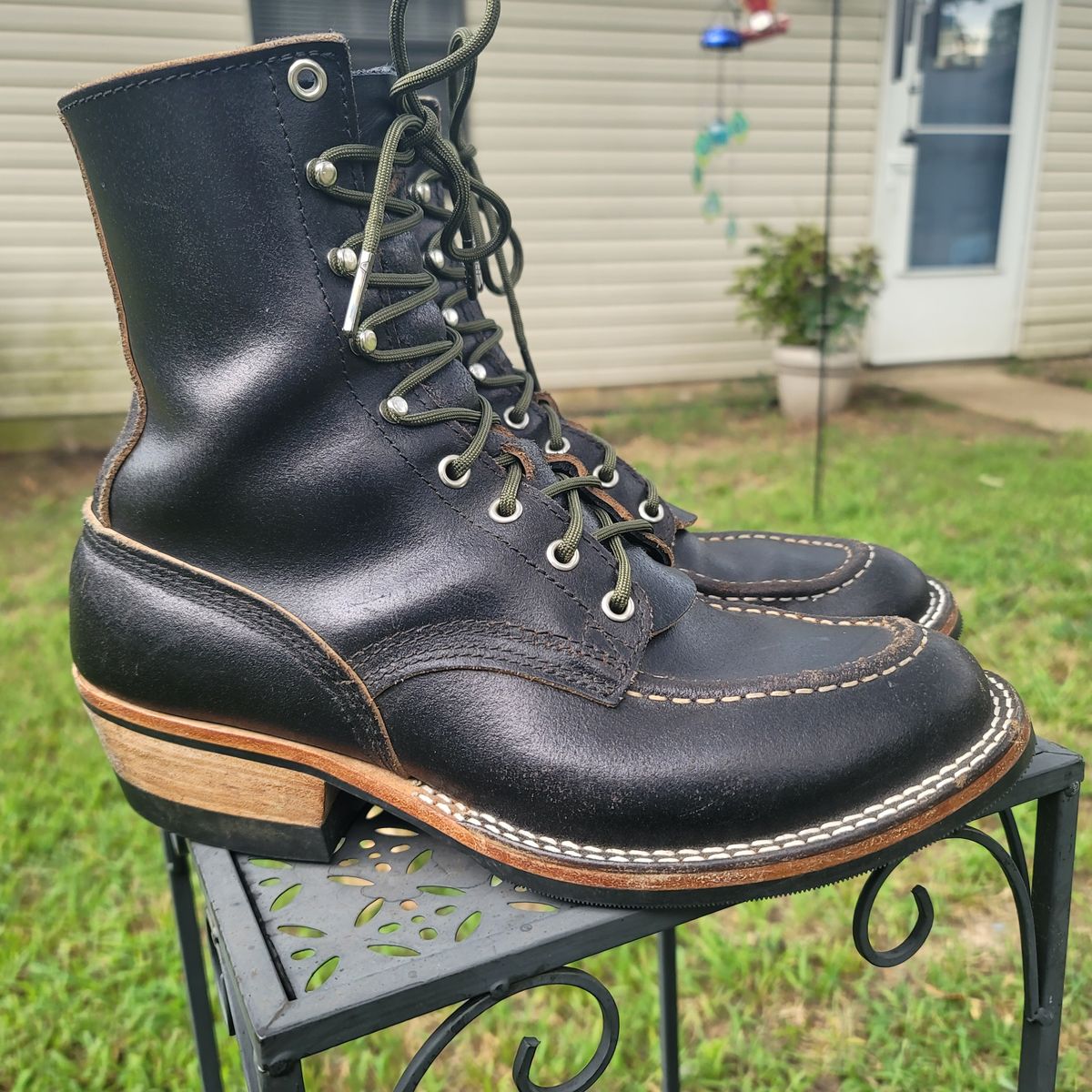 Photo by coffee_radar222 on July 12, 2025 of the Nicks MTO in Horween Black Waxed Flesh.