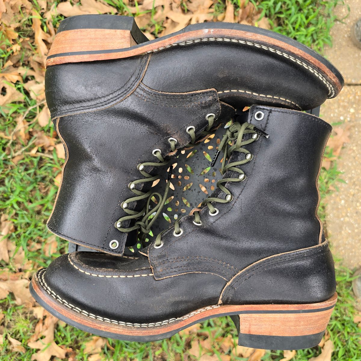 Photo by coffee_radar222 on September 5, 2025 of the Nicks MTO in Horween Black Waxed Flesh.