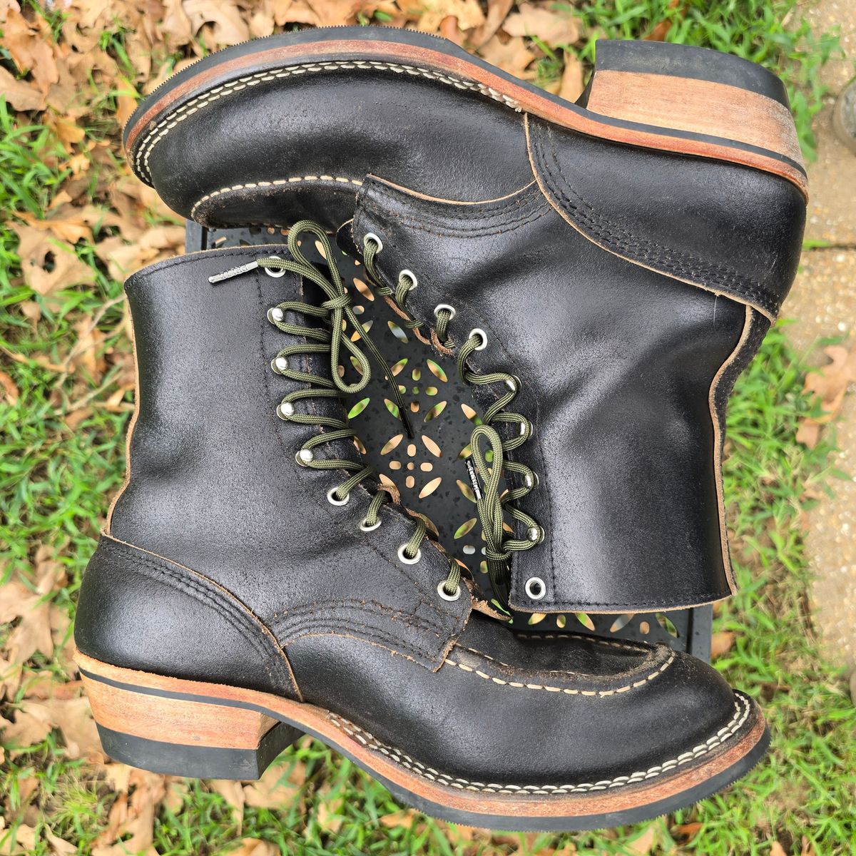 Photo by coffee_radar222 on September 5, 2025 of the Nicks MTO in Horween Black Waxed Flesh.