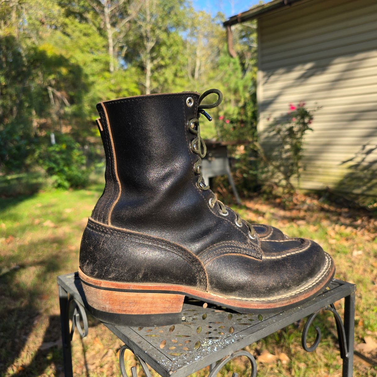 Photo by coffee_radar222 on October 12, 2025 of the Nicks MTO in Horween Black Waxed Flesh.
