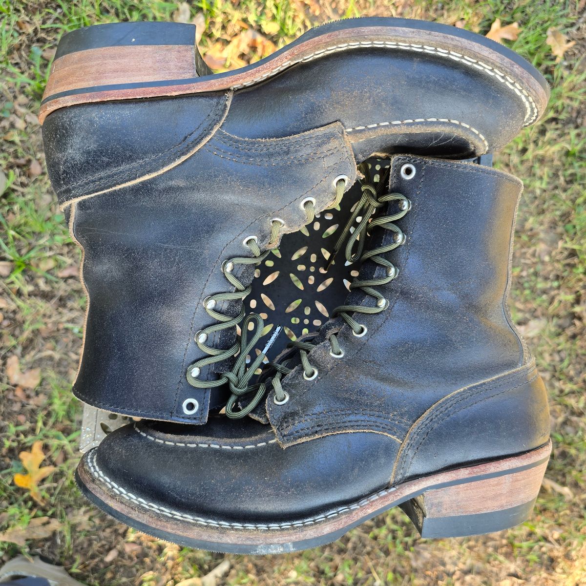 Photo by coffee_radar222 on October 12, 2025 of the Nicks MTO in Horween Black Waxed Flesh.