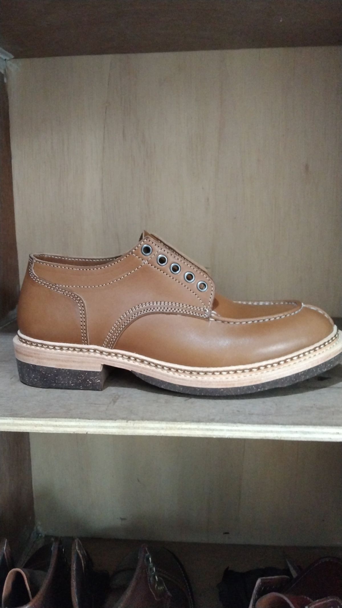 Photo by napkinlad on May 29, 2024 of the Jakkrabbits Derby Shoes in Tochigi Jeans #5 Khaki.