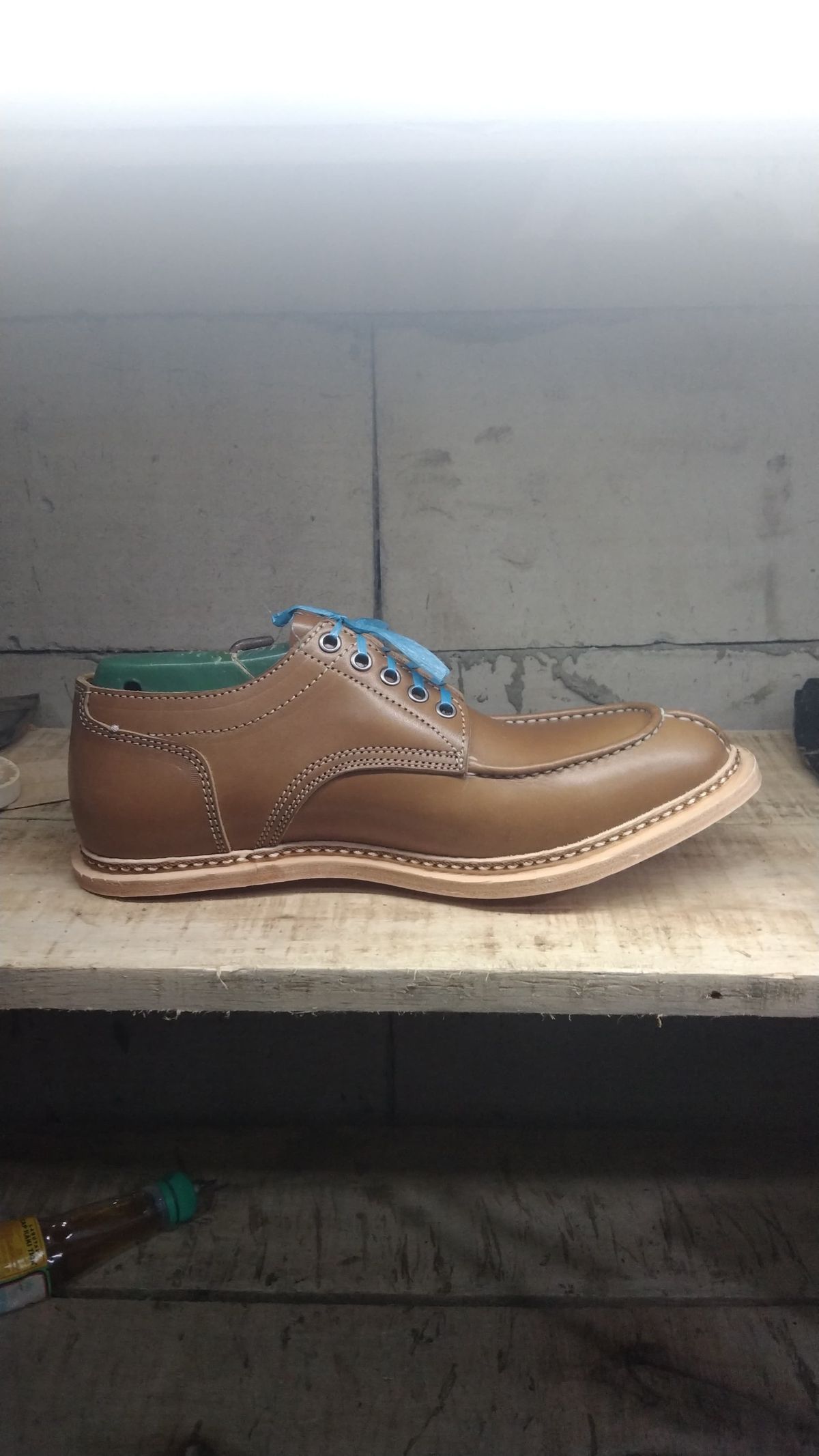Photo by napkinlad on May 29, 2024 of the Jakkrabbits Derby Shoes in Tochigi Jeans #5 Khaki.