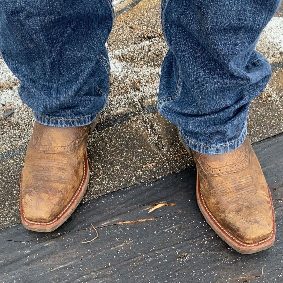 Photo by Blaine on May 14, 2025 of the Ariat Heritage Roughstock in Brown Oiled Rowdy.