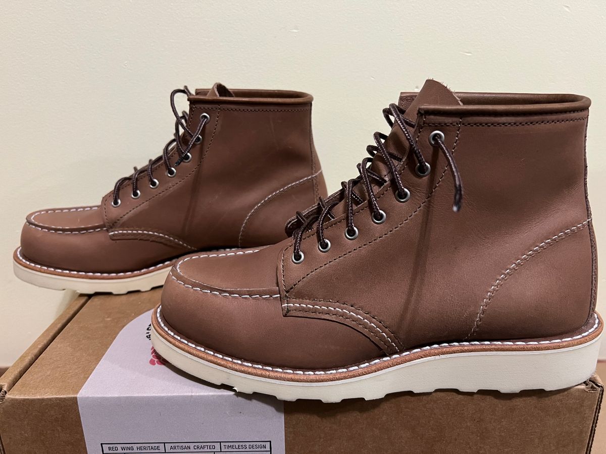 Photo by Dana on November 6, 2024 of the Red Wing 6-Inch Classic Moc in Mocha Oro-iginal.