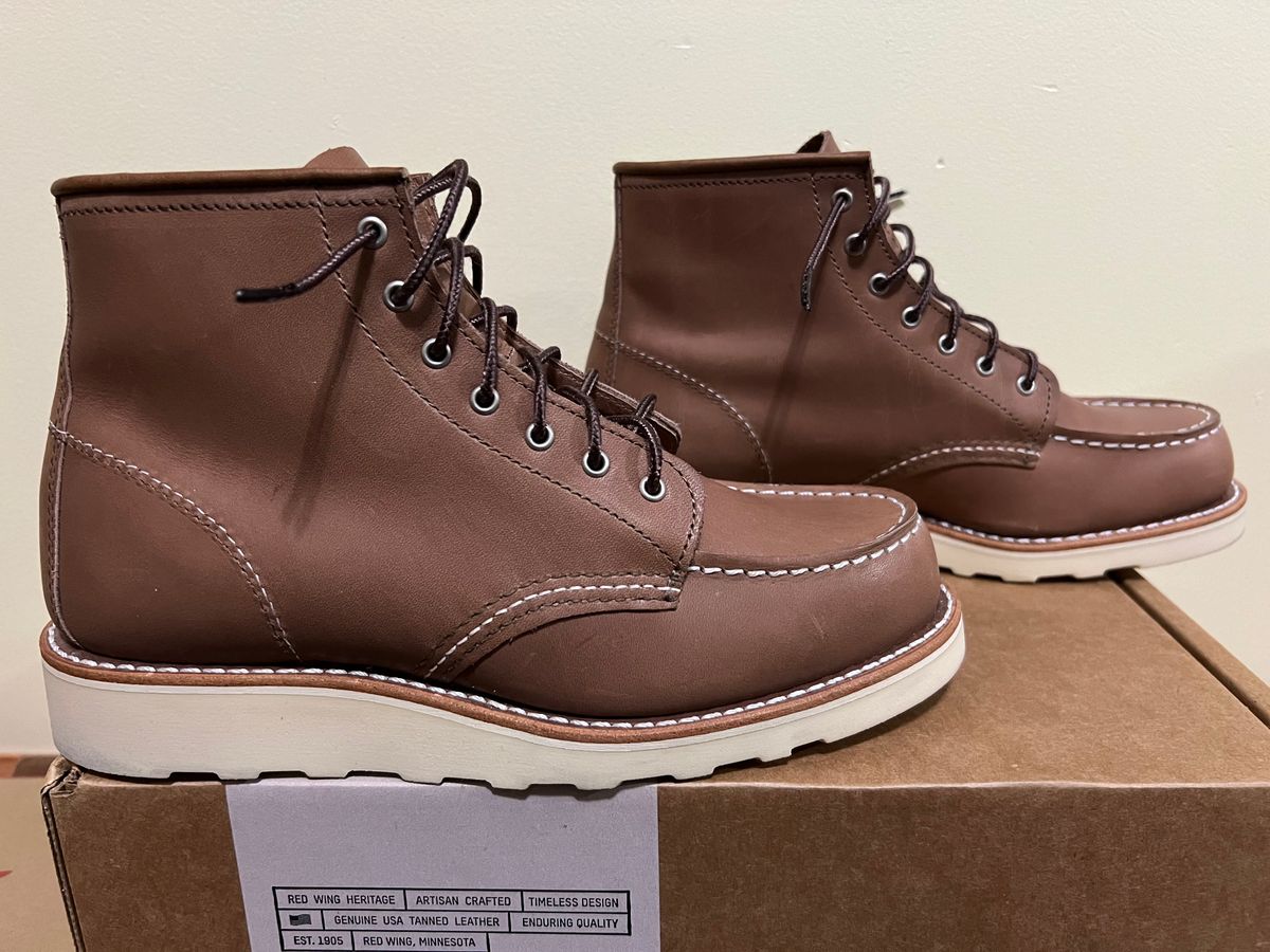 Photo by Dana on November 6, 2024 of the Red Wing 6-Inch Classic Moc in Mocha Oro-iginal.