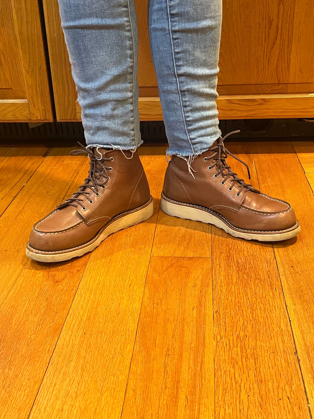 Photo by Dana on March 27, 2025 of the Red Wing 6-Inch Classic Moc in Mocha Oro-iginal.