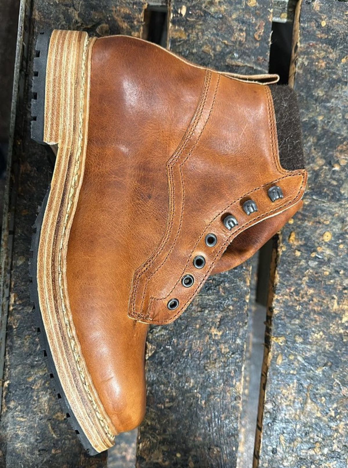 Photo by denimdawg on November 5, 2024 of the Dundas Footwear Gunnerside in Badalassi Carlo Waxy Tan Cognac.