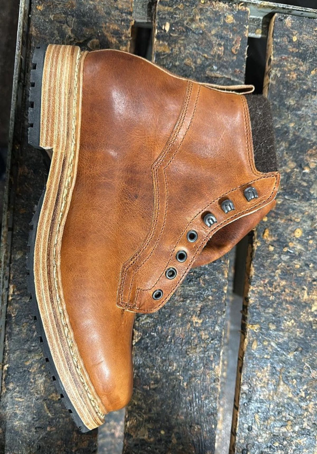 Photo by denimdawg on November 5, 2024 of the Dundas Footwear Gunnerside in Badalassi Carlo Waxy Tan Cognac.