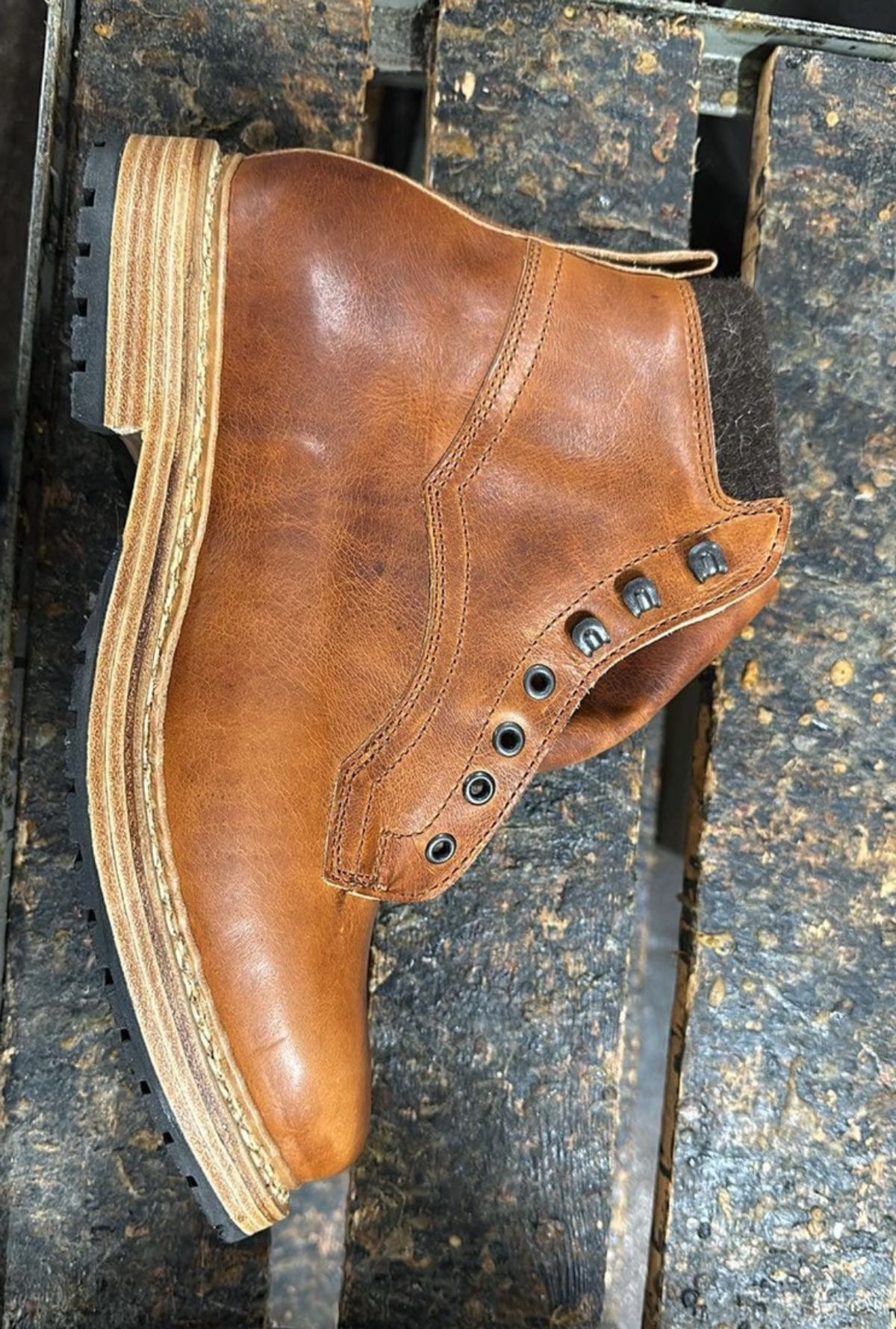 Photo by denimdawg on November 5, 2024 of the Dundas Footwear Gunnerside in Badalassi Carlo Waxy Tan Cognac.