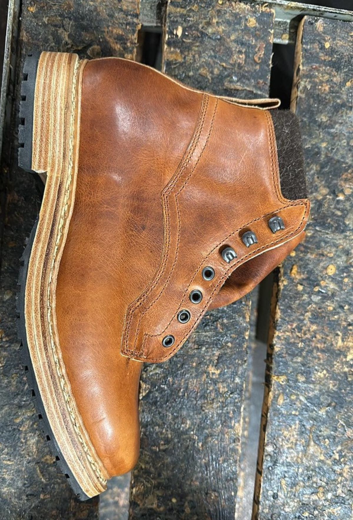 Photo by denimdawg on November 5, 2024 of the Dundas Footwear Gunnerside in Badalassi Carlo Waxy Tan Cognac.