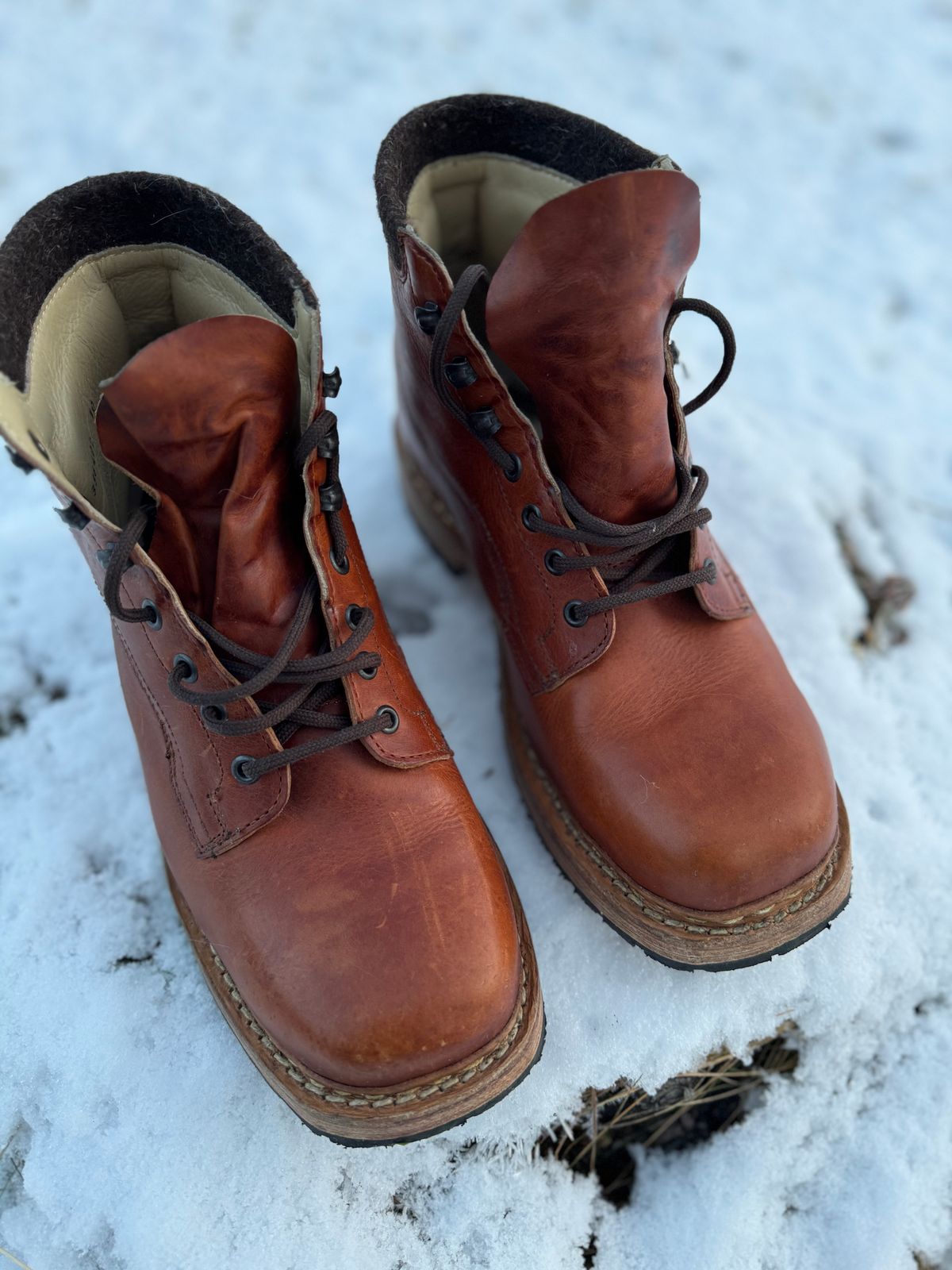 Photo by denimdawg on November 21, 2024 of the Dundas Footwear Gunnerside in Badalassi Carlo Waxy Tan Cognac.