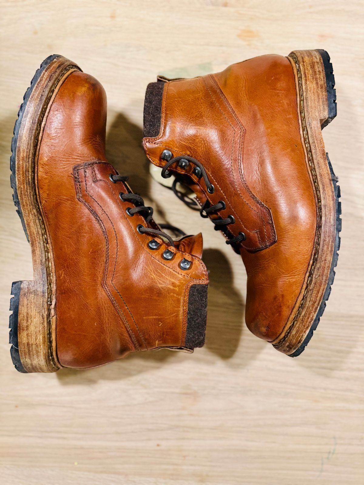 Photo by denimdawg on January 24, 2025 of the Dundas Footwear Gunnerside in Badalassi Carlo Waxy Tan Cognac.