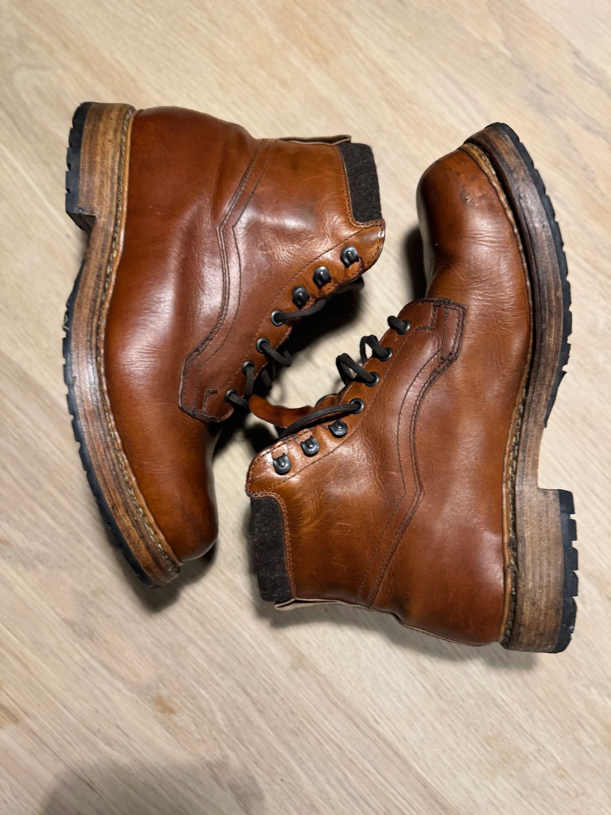 Photo by denimdawg on February 10, 2025 of the Dundas Footwear Gunnerside in Badalassi Carlo Waxy Tan Cognac.