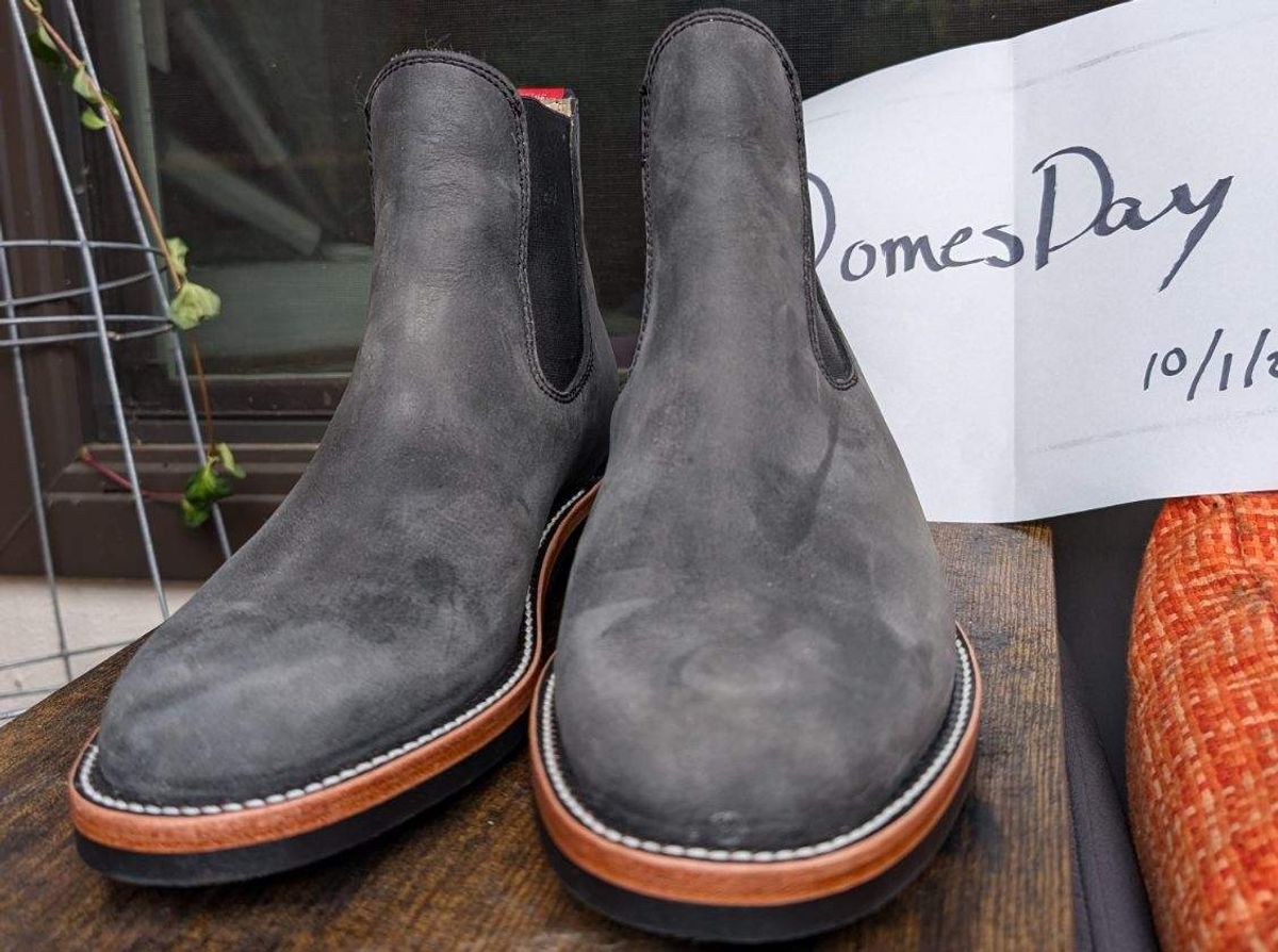 Photo by kylakristine4 on October 2, 2024 of the Dayton Boots Wholecut Chelsea in Charcoal Nubuck.