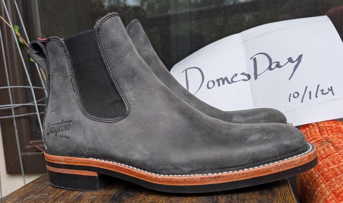 Photo by kylakristine4 on October 2, 2024 of the Dayton Boots Wholecut Chelsea in Charcoal Nubuck.