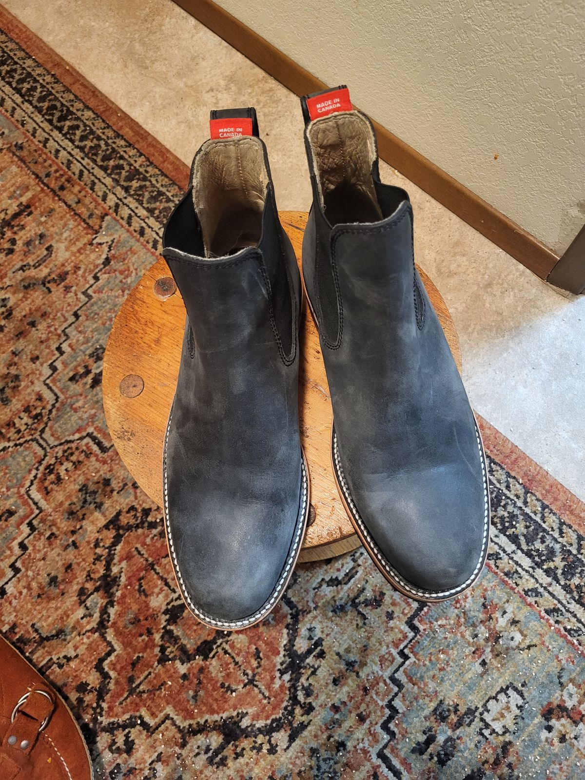 Photo by kylakristine4 on October 2, 2024 of the Dayton Boots Wholecut Chelsea in Charcoal Nubuck.